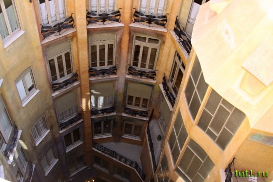 Дом Мила в Барселоне - Испания