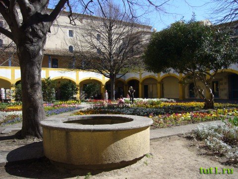 Арль - психиатрическая лечебница где лежал Ван Гог