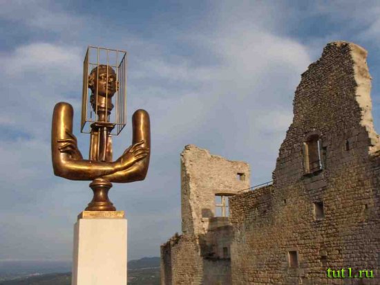 Памятник маркизу де Саду - Франция