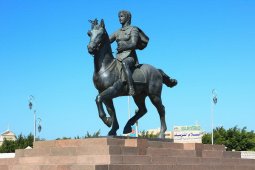 Памятник Александру Македонскому в Александрии — Египет