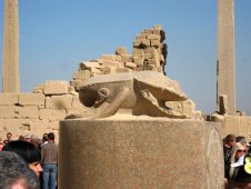 Статуя жука-скарабея в Луксоре - Египет