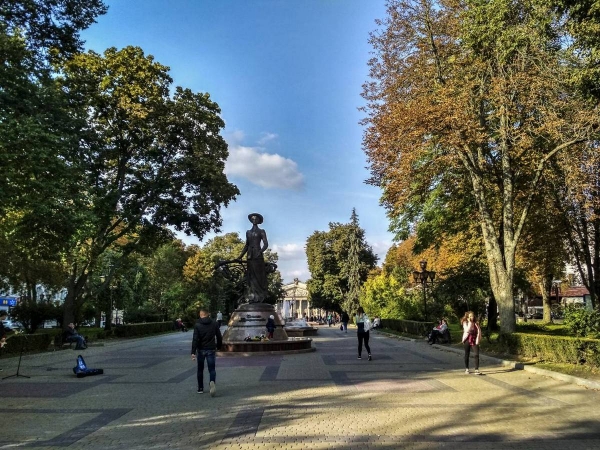 Тернополь - памятник Соломии Крушельницкой